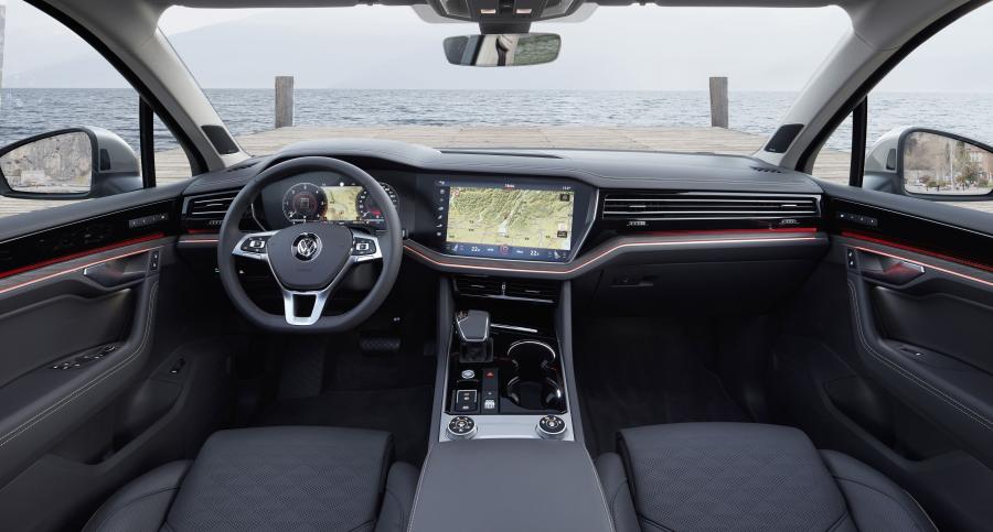 Торпедо Volkswagen Touareg V6 TDI Atmosphere 2018 года  (WW) (фото 7 из 15)